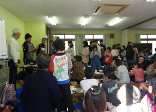 H25年中中村交流会 餅つきのほかに、ビンゴ大会やくじ引きも行われました。