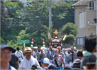 2014年「みこし祭り＆盆踊り大会」の様子1